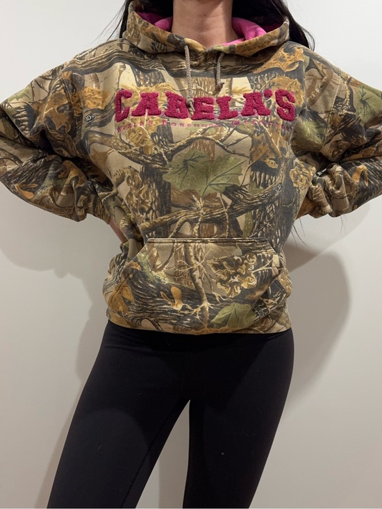 Cabela's | Tops | Cabelas Realtree Camo Hoodie With Pink Logo And ...
